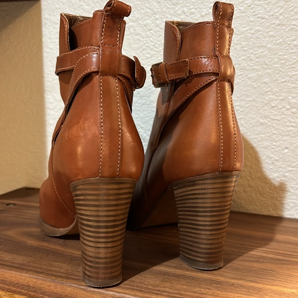 J. Crew Heeled Buckle Strap Ankle Boots Size 8. Caramel/Brown Leather. - Picture 6 of 9